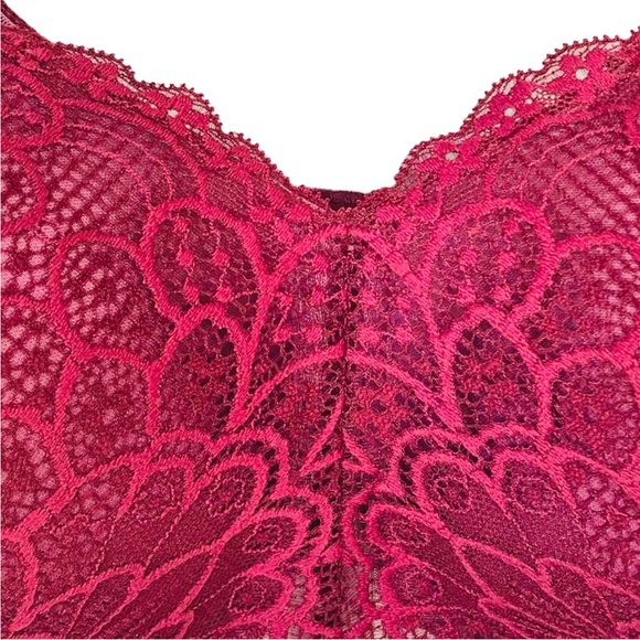 New Torrid Curve Wire Free
Lightly Lined 360 Back Smoothing
Bra Size 48B - Picture 4 of 7